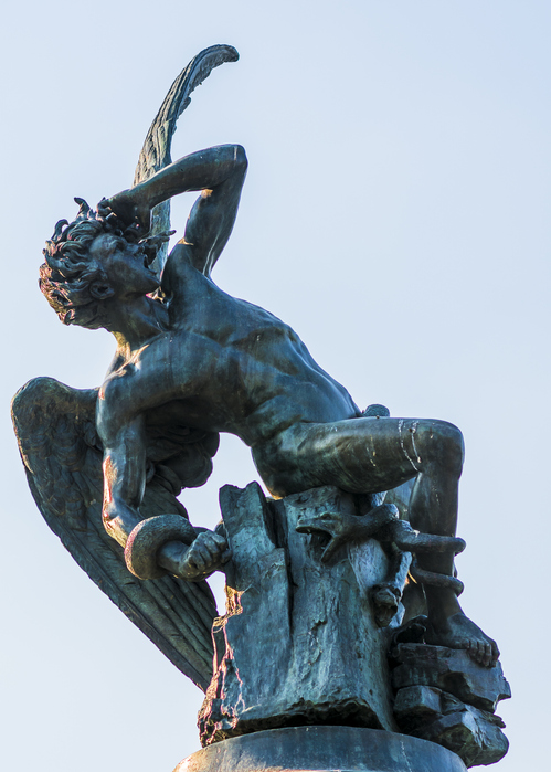 Fuente del angel caido