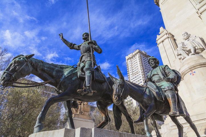 ¿Cómo es el monumento a Cervantes?
