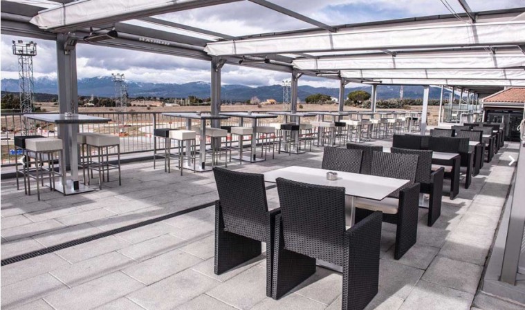 terraza en circuito de karts