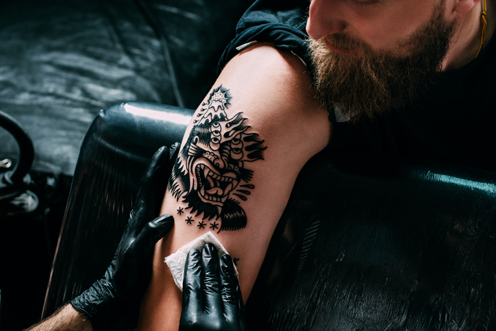 ¿Por qué deberías realizarte un tatuaje en un estudio profesional en Madrid?