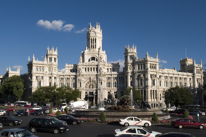 Coches y vehículos con conductor en Madrid para visitar Toledo y Segovia