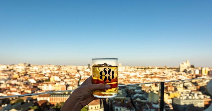 Pasa una tarde inolvidable en una azotea de Madrid en Live The Roof