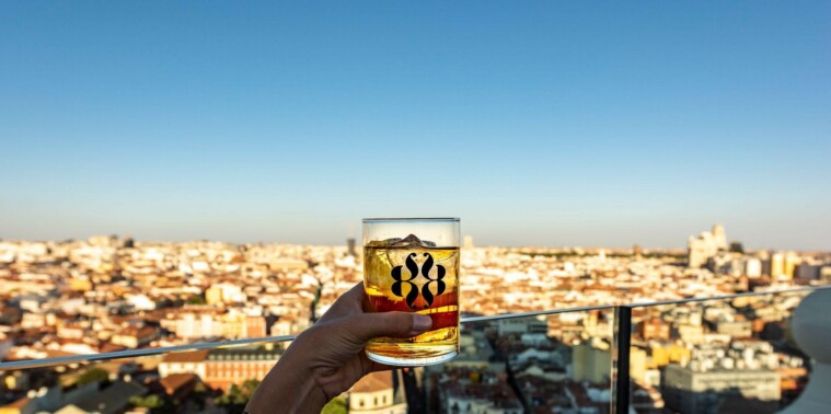 Pasa una tarde inolvidable en una azotea de Madrid en Live The Roof