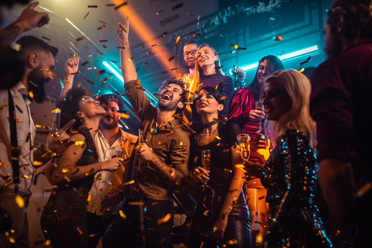 ¿Merece la pena alquilar locales para fiestas en Madrid?