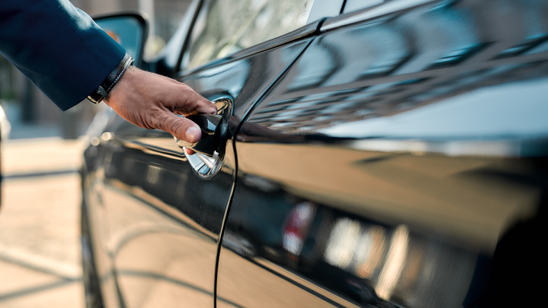 La mejor opción para empeñar tu coche en Madrid sin entregarlo