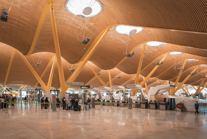 Guía completa del aeropuerto de Madrid: servicios, tiendas, aparcamientos y mucho más