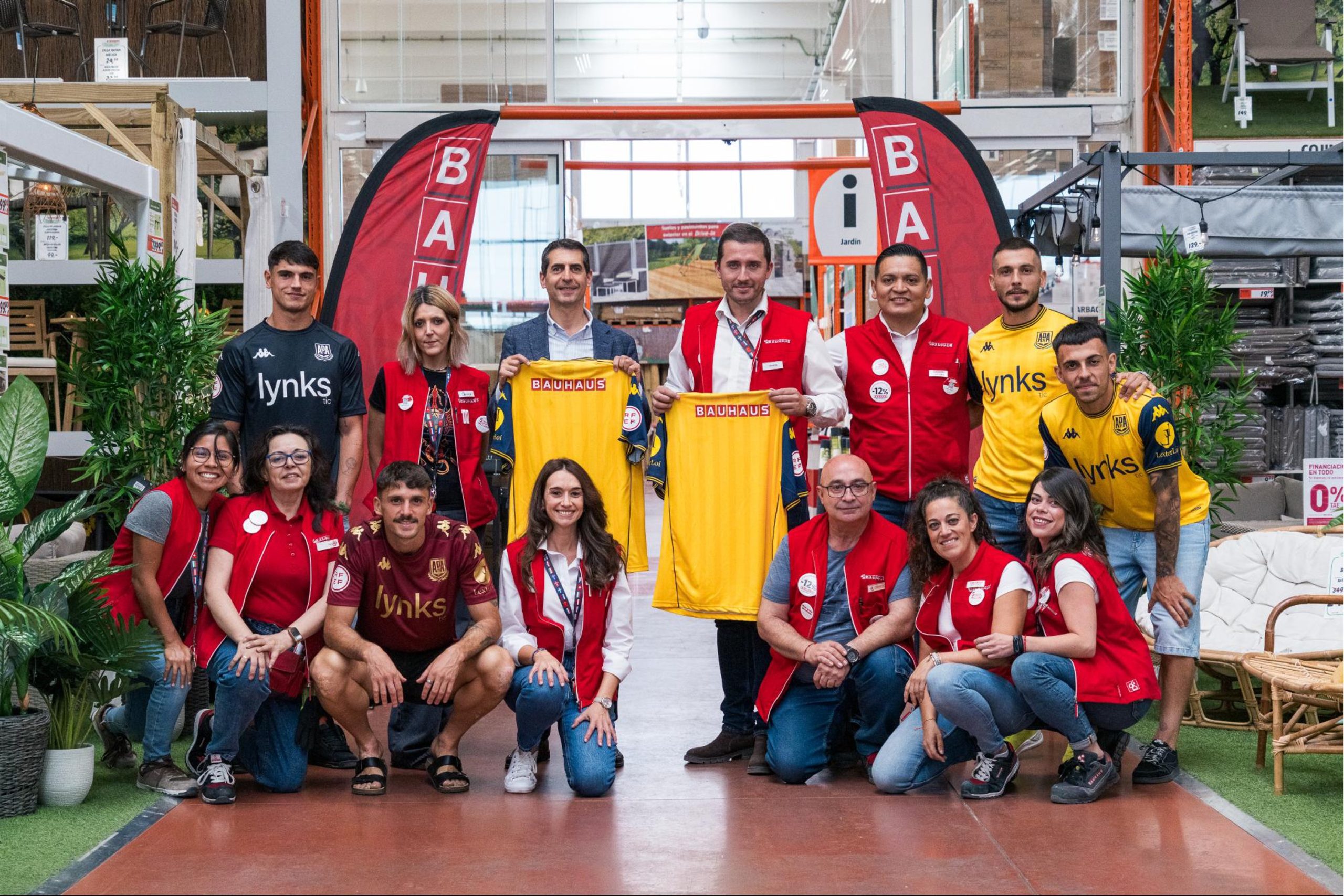 BAUHAUS y A.D. Alcorcón se unen para impulsar el deporte y la comunidad local. Compromiso, trabajo en equipo e ilusión como motor de esta nueva alianza.