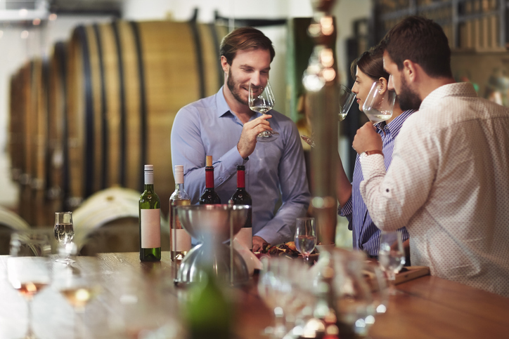 Lo Catamos: La cata de vinos y cervezas en Madrid que te hará reír mientras aprendes
