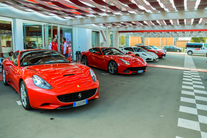 Alquilar un Ferrari en Madrid: Una Experiencia Única para los Amantes del Lujo